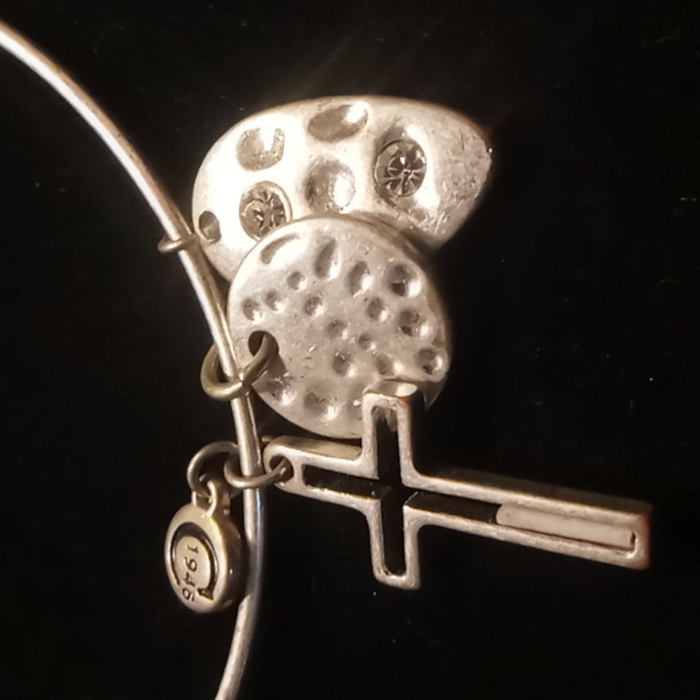 1946 charm bracelet silver plated Cross